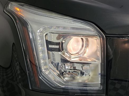 Used 2020 GMC Yukon SLT w/ Premium Edition RWD image 30