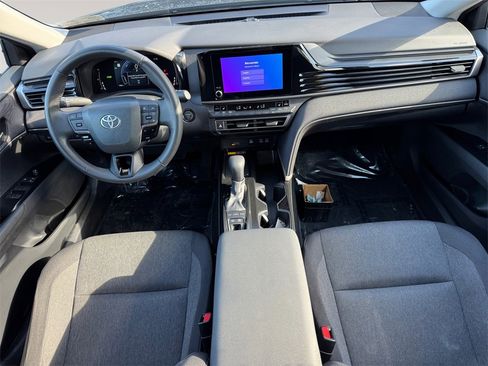 Used 2025 Toyota Camry LE image 10