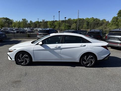 Certified 2025 Hyundai Elantra SEL FWD image 4