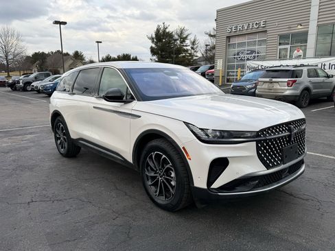 Used 2024 Lincoln Nautilus Premier w/ Equipment Group 102A image 16