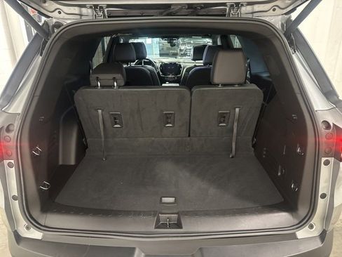 Used 2023 Chevrolet Traverse RS image 38