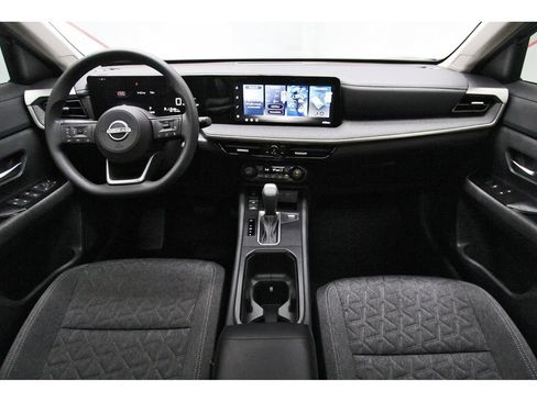 Used 2026 Nissan Kicks SV w/ SV Premium Package FWD image 9