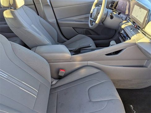 Used 2024 Hyundai Elantra SEL image 11