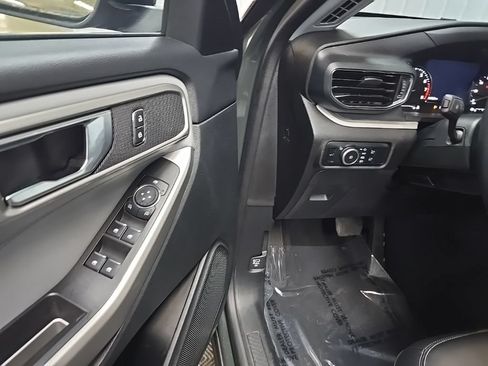 Used 2024 Ford Explorer XLT w/ Equipment Group 202A AWD/4WD image 31