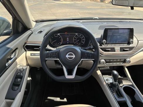 Certified 2024 Nissan Altima 2.5 SV FWD image 16