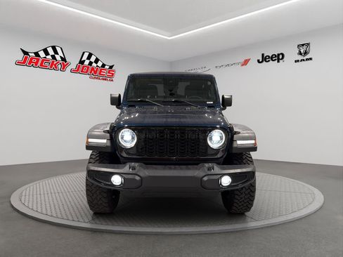Used 2025 Jeep Wrangler Willys image 13