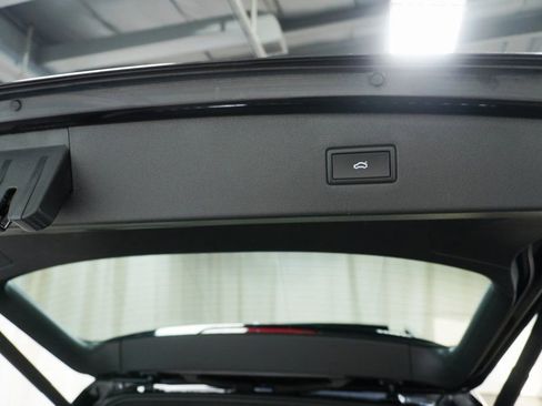 Used 2023 Volkswagen Tiguan SEL R-Line image 6