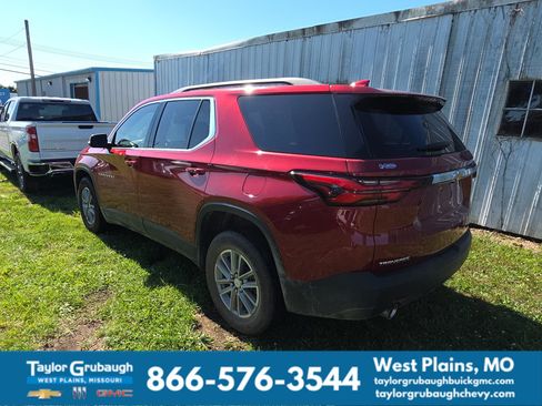 Used 2023 Chevrolet Traverse LT FWD image 4