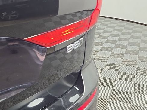 Certified 2023 Volvo XC60 B5 Plus w/ Climate Package image 8