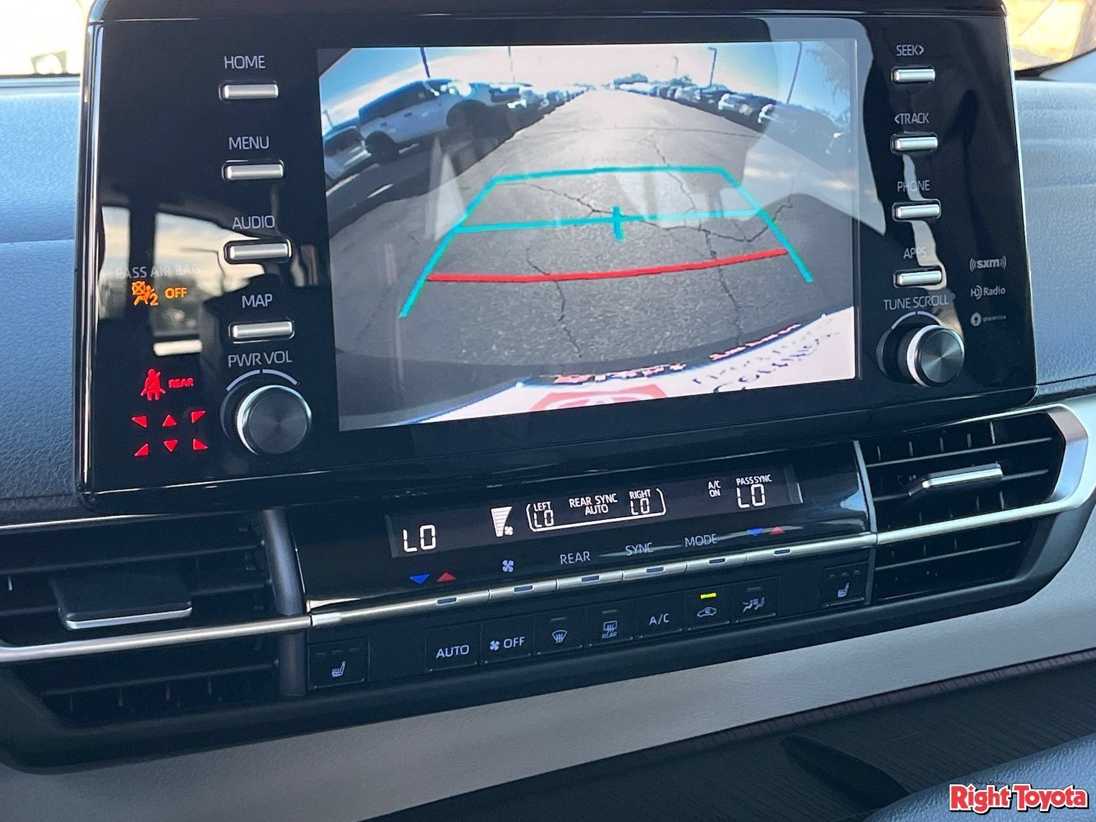 Certified 2024 Toyota Sienna XLE FWD image 29