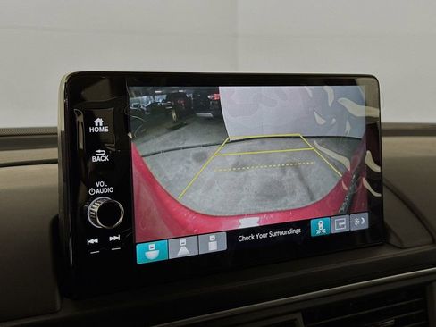 Used 2025 Honda Pilot EX-L image 10