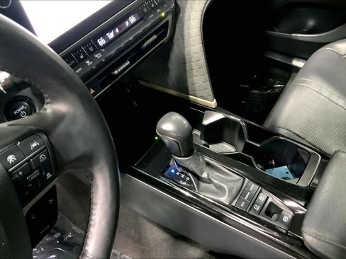 Used 2025 Toyota Camry XLE w/ Premium Package AWD/4WD image 18