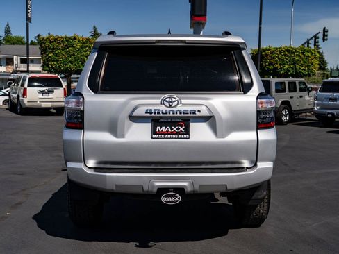 Used 2021 Toyota 4Runner SR5 AWD/4WD image 9