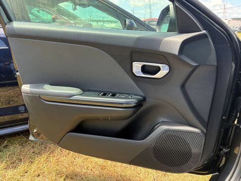 Used 2025 Kia K4 FWD image 18