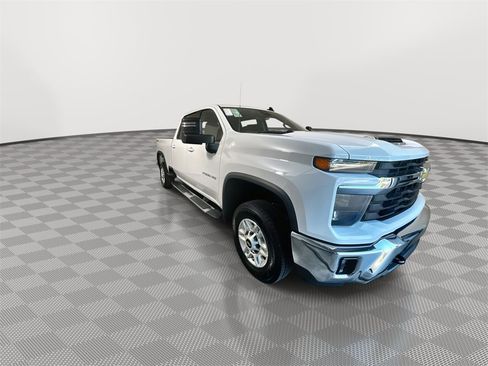 Used 2025 Chevrolet Silverado 2500 LT w/ Convenience Package image 2