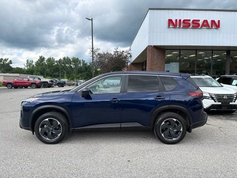 Used 2025 Nissan Rogue SV AWD/4WD image 8