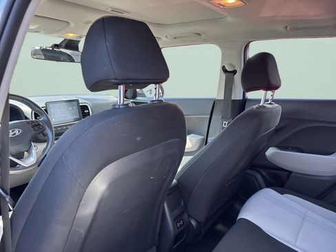 Used 2025 Hyundai Venue SEL FWD image 17