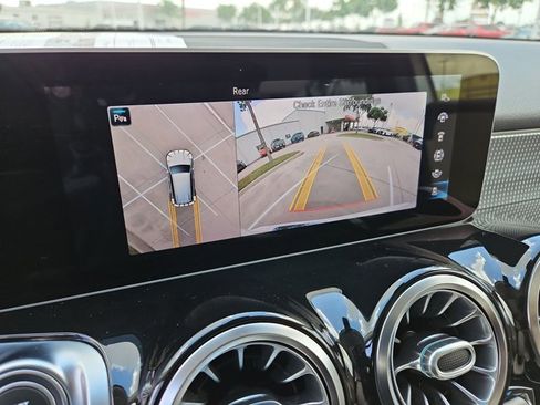 Used 2021 Mercedes-Benz GLB 250 4MATIC image 12