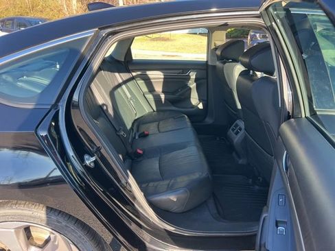 Used 2018 Honda Accord Touring image 31