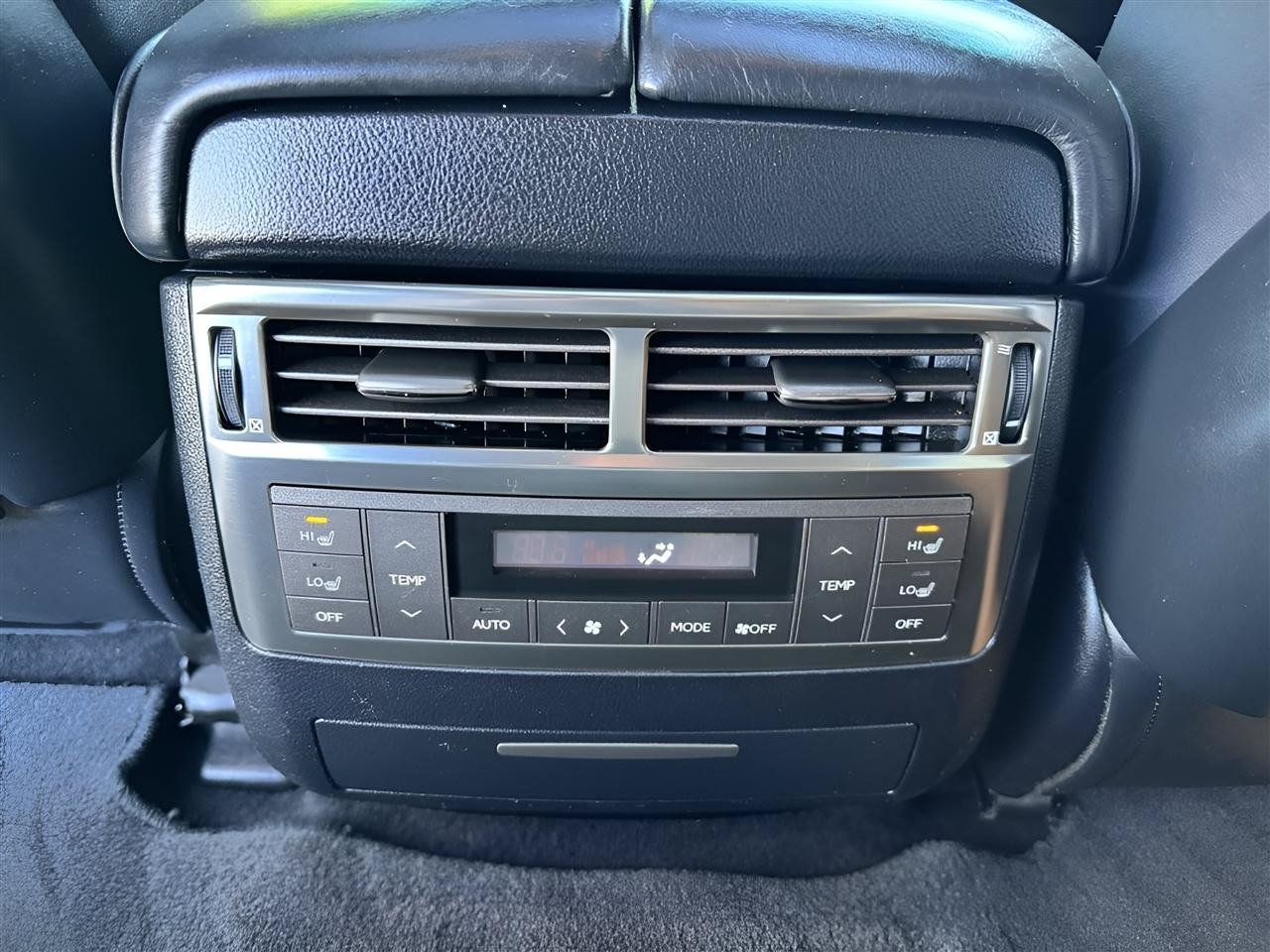 Used 2011 Lexus LX 570 4WD w/ Luxury Pkg image 20