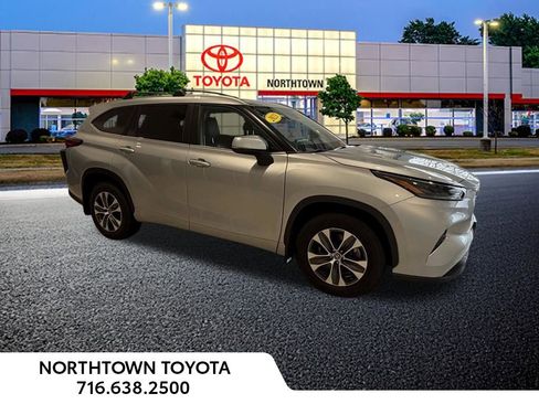 Used 2023 Toyota Highlander XLE image 10