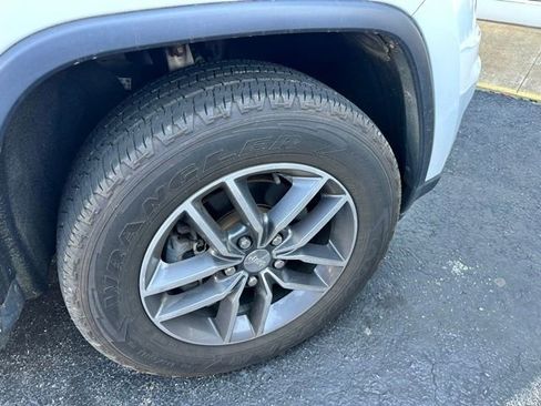 Used 2018 Jeep Grand Cherokee Limited w/ Luxury Group II image 24