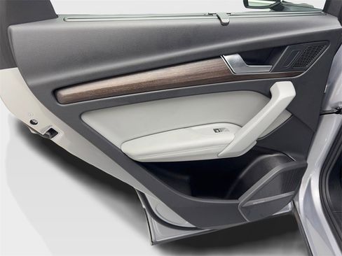 Used 2023 Audi Q5 2.0T Premium Plus w/ Premium Plus Package image 38