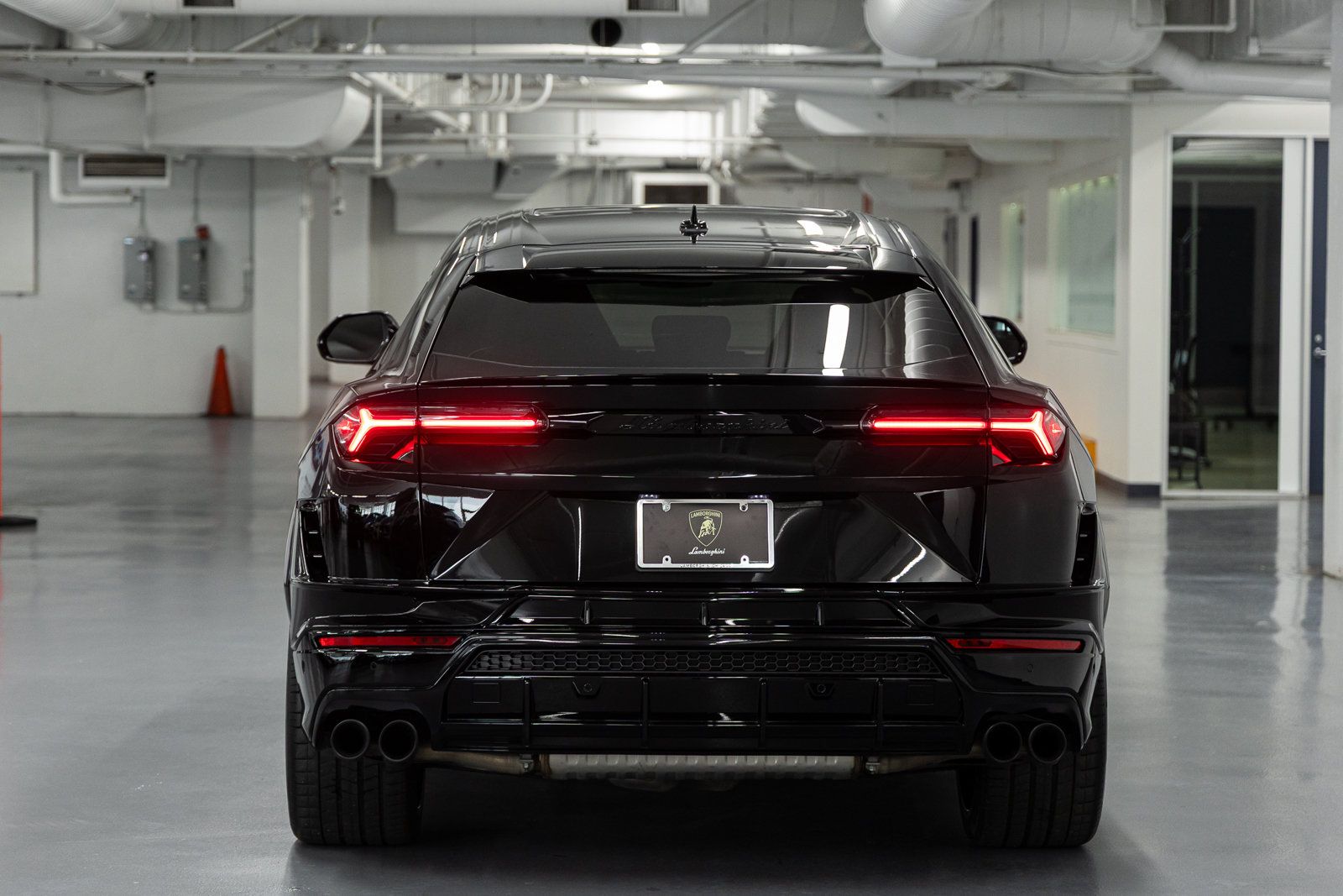 Used 2024 Lamborghini Urus S AWD/4WD image 7