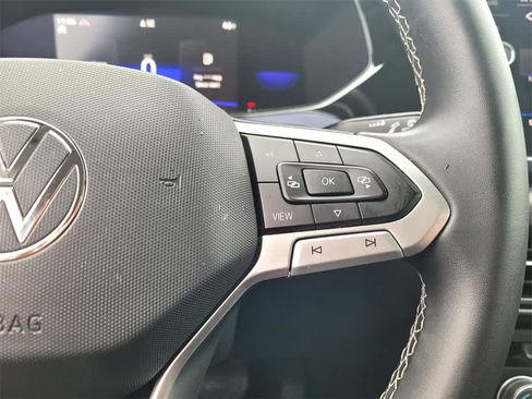 Used 2022 Volkswagen Taos SE w/ Panoramic Sunroof Package image 19