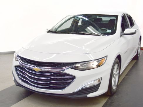 Used 2024 Chevrolet Malibu LT image 4