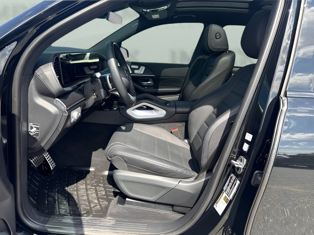 Used 2025 Mercedes-Benz GLS 450 4MATIC image 9