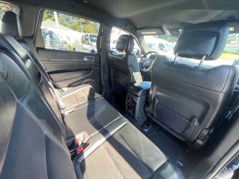 Used 2021 Jeep Grand Cherokee Laredo X AWD/4WD image 29