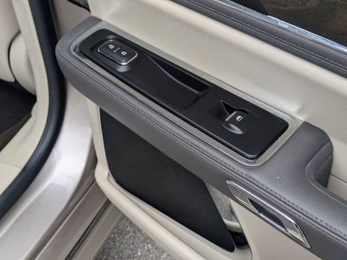 Used 2019 Lincoln Continental Reserve FWD image 35