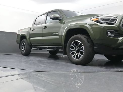 Used 2022 Toyota Tacoma TRD Sport w/ Technology Package AWD/4WD image 31
