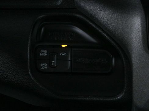 Used 2024 RAM 2500 Tradesman w/ Chrome Appearance Group AWD/4WD image 22