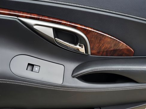 Used 2013 Buick LaCrosse Touring FWD image 17