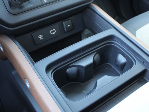 Used 2024 Land Rover Defender 130 X image 32