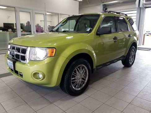 Used 2011 Ford Escape XLT AWD/4WD image 2
