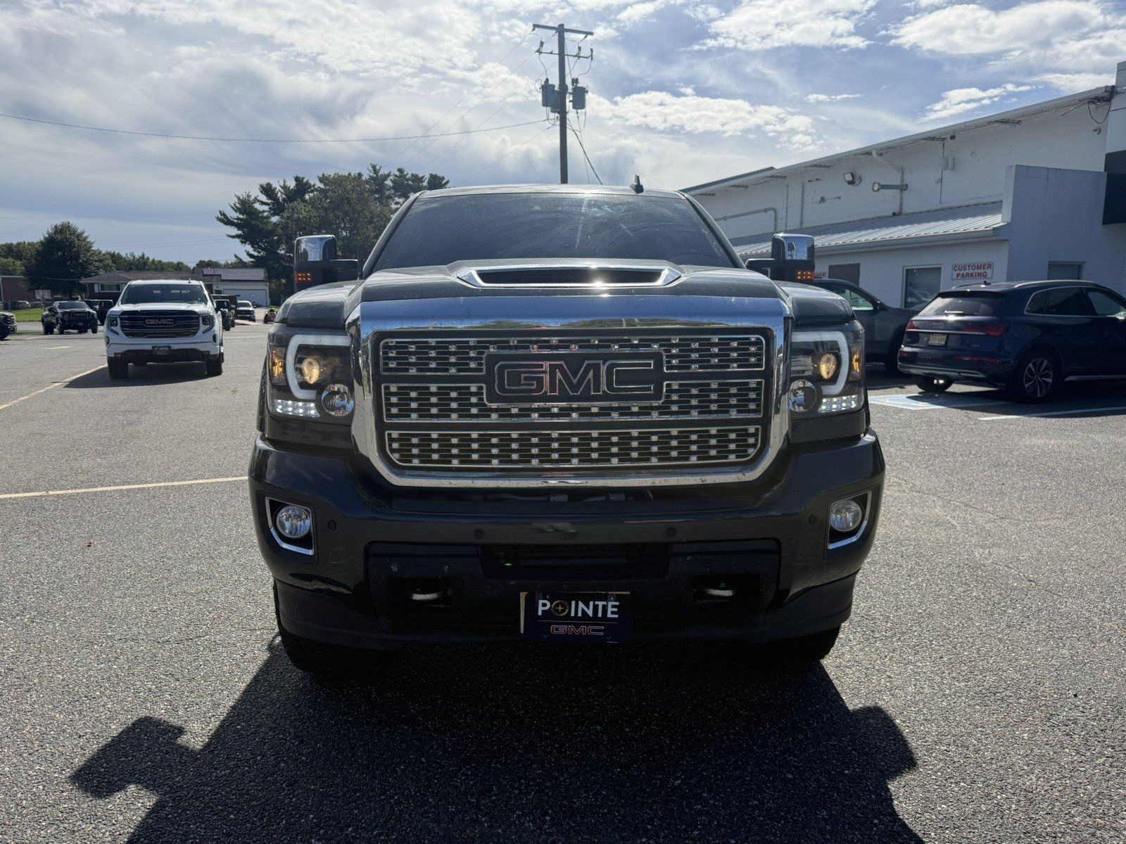 Used 2018 GMC Sierra 2500 Denali w/ Duramax Plus Package AWD/4WD image 8