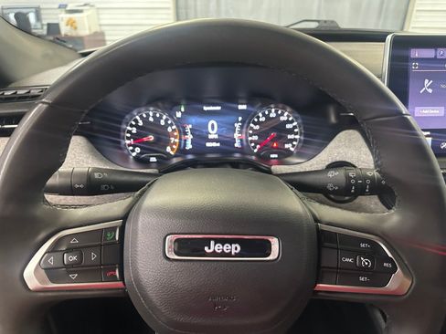 Used 2024 Jeep Compass Latitude AWD/4WD image 8