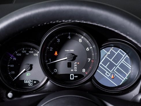 Certified 2025 Porsche Macan image 21