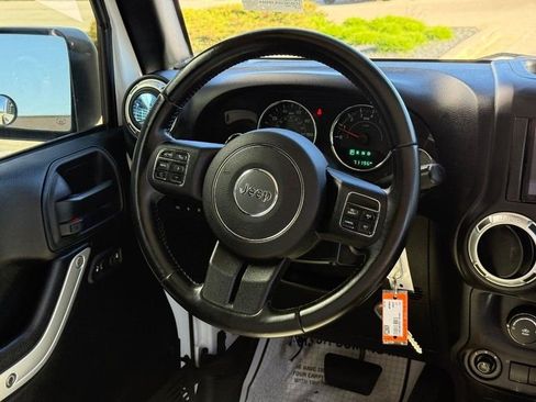 Used 2017 Jeep Wrangler Unlimited Sahara w/ Connectivity Group AWD/4WD image 14