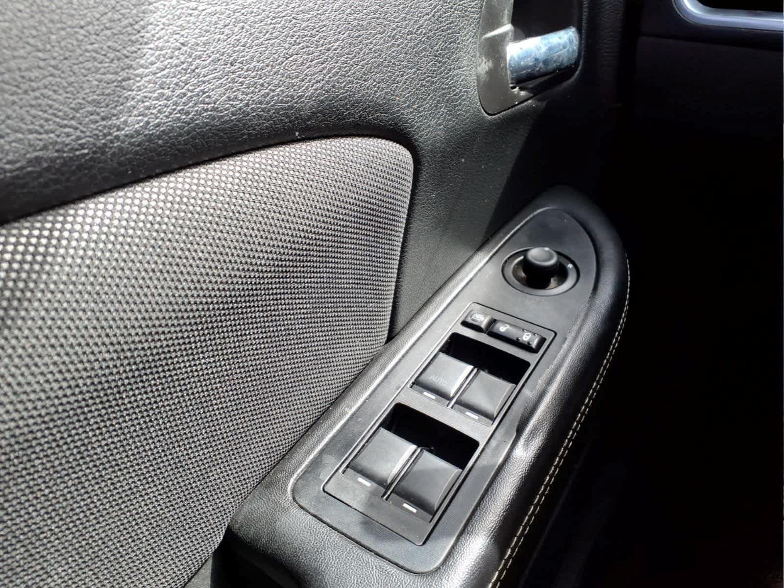 Used 2013 Dodge Avenger SE FWD image 21