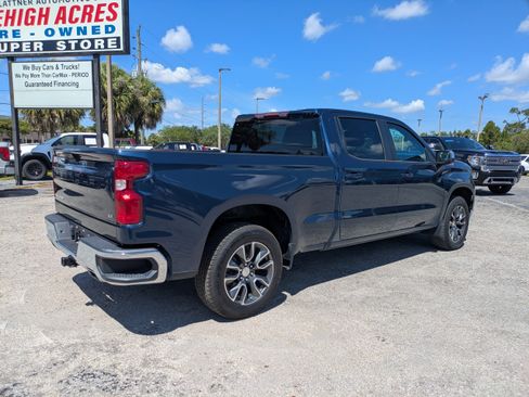 Used 2022 Chevrolet Silverado 1500 LT w/ Z71 Off-Road Package AWD/4WD image 4