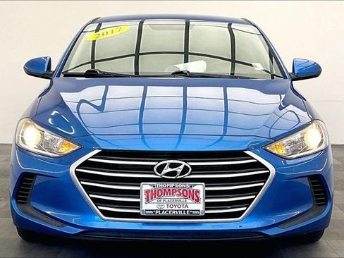 Used 2017 Hyundai Elantra SE FWD image 2