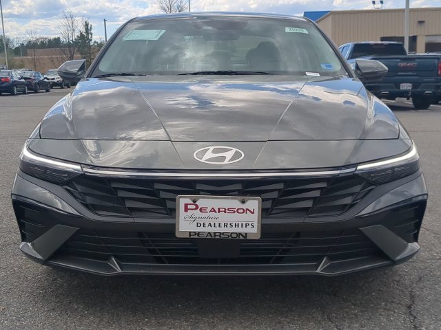 Used 2026 Hyundai Elantra Limited FWD image 8