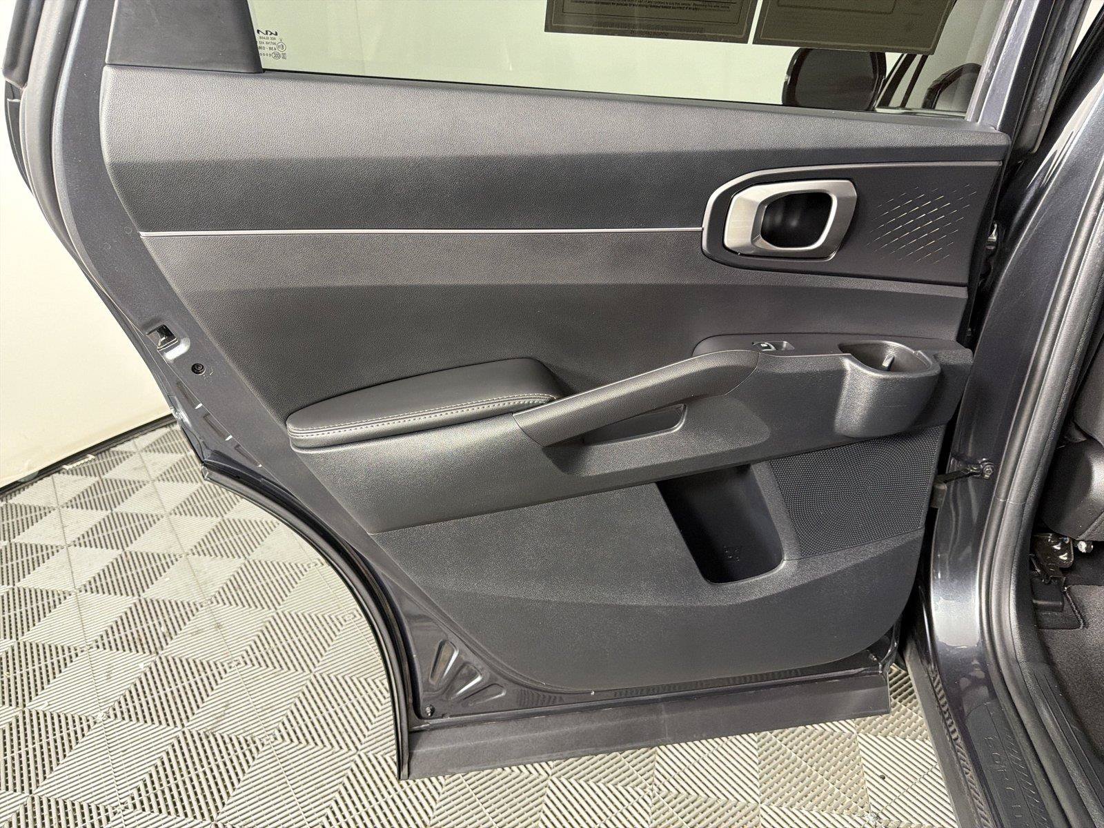 Used 2023 Kia Sorento LX FWD image 19