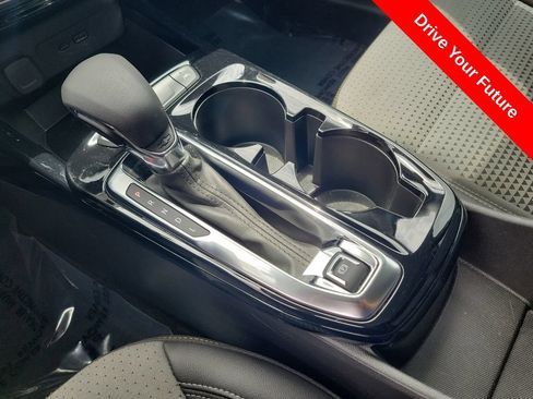 Used 2025 Chevrolet Trax LT FWD image 15