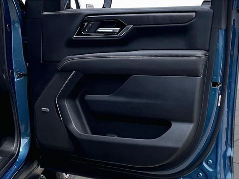 Used 2025 GMC Yukon Elevation RWD image 23