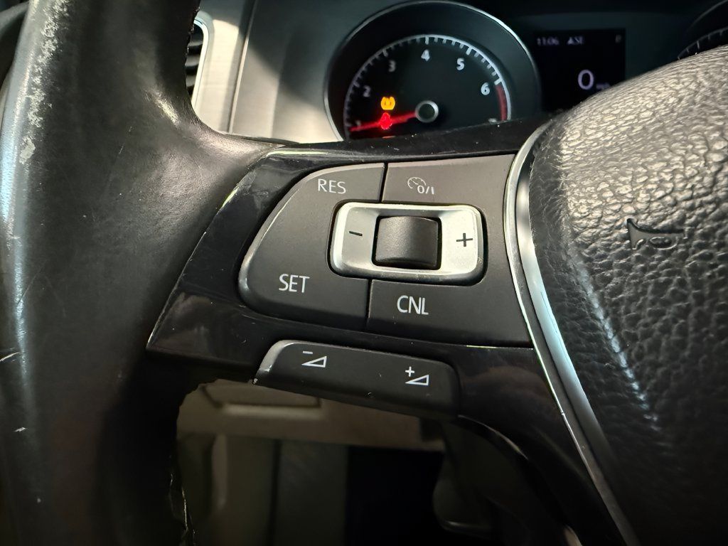 Used 2016 Volkswagen Golf SE FWD image 18